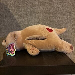 Otter hug a pet Squishmallows